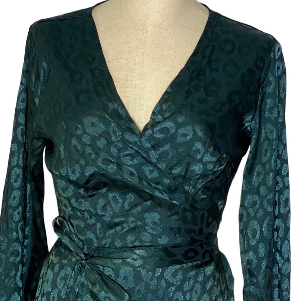 New Simplee green belted wrap ruffled hem long sleeve dress medium - Picture 3 of 9